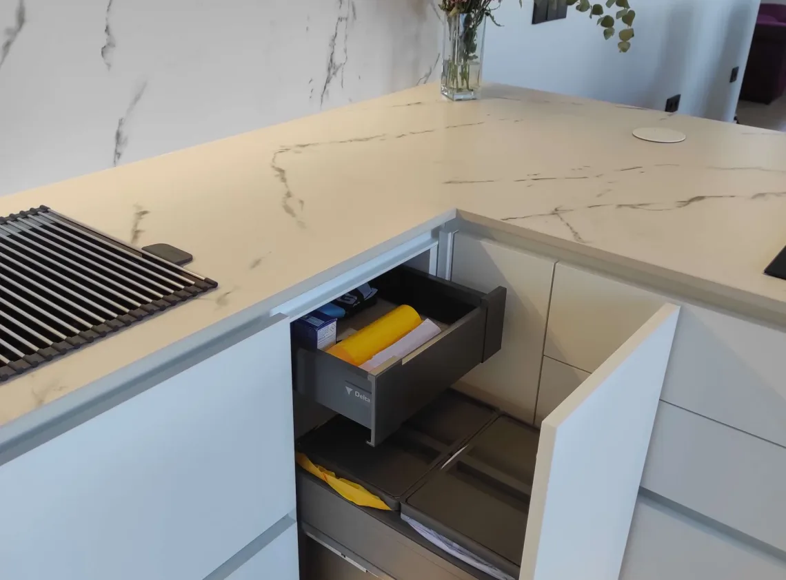 armario inferior de la cocina del proyecto arquitecto Josef Jiménez, realizado por CLP Design
