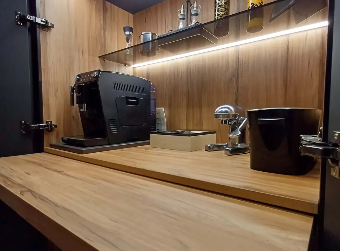 desayunador de la cocina del proyecto avenida Guardia Civil, realizado por CLP Design