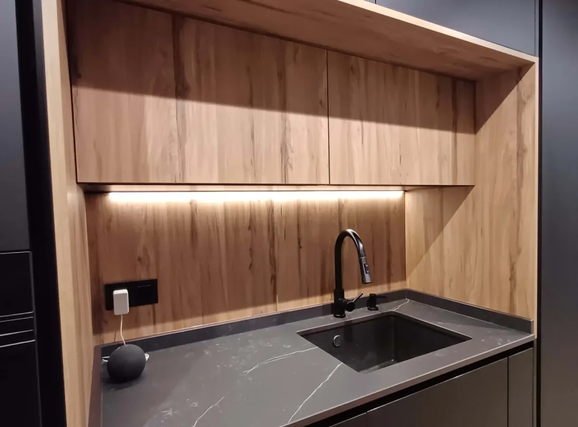 grifo, encimera y armarios de la cocina del proyecto avenida Guardia Civil, realizado por CLP Design