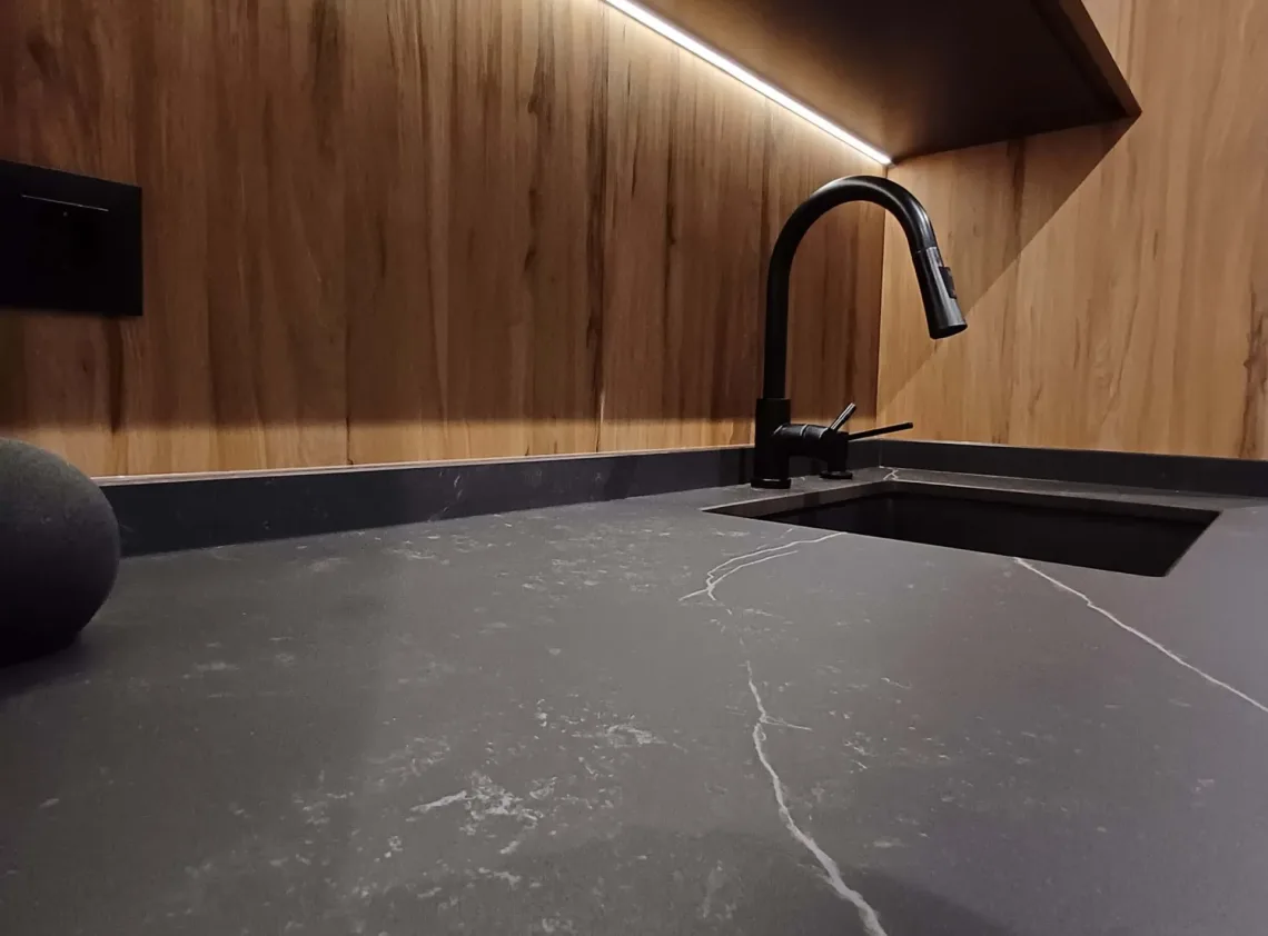 grifo de la cocina del proyecto avenida Guardia Civil, realizado por CLP Design