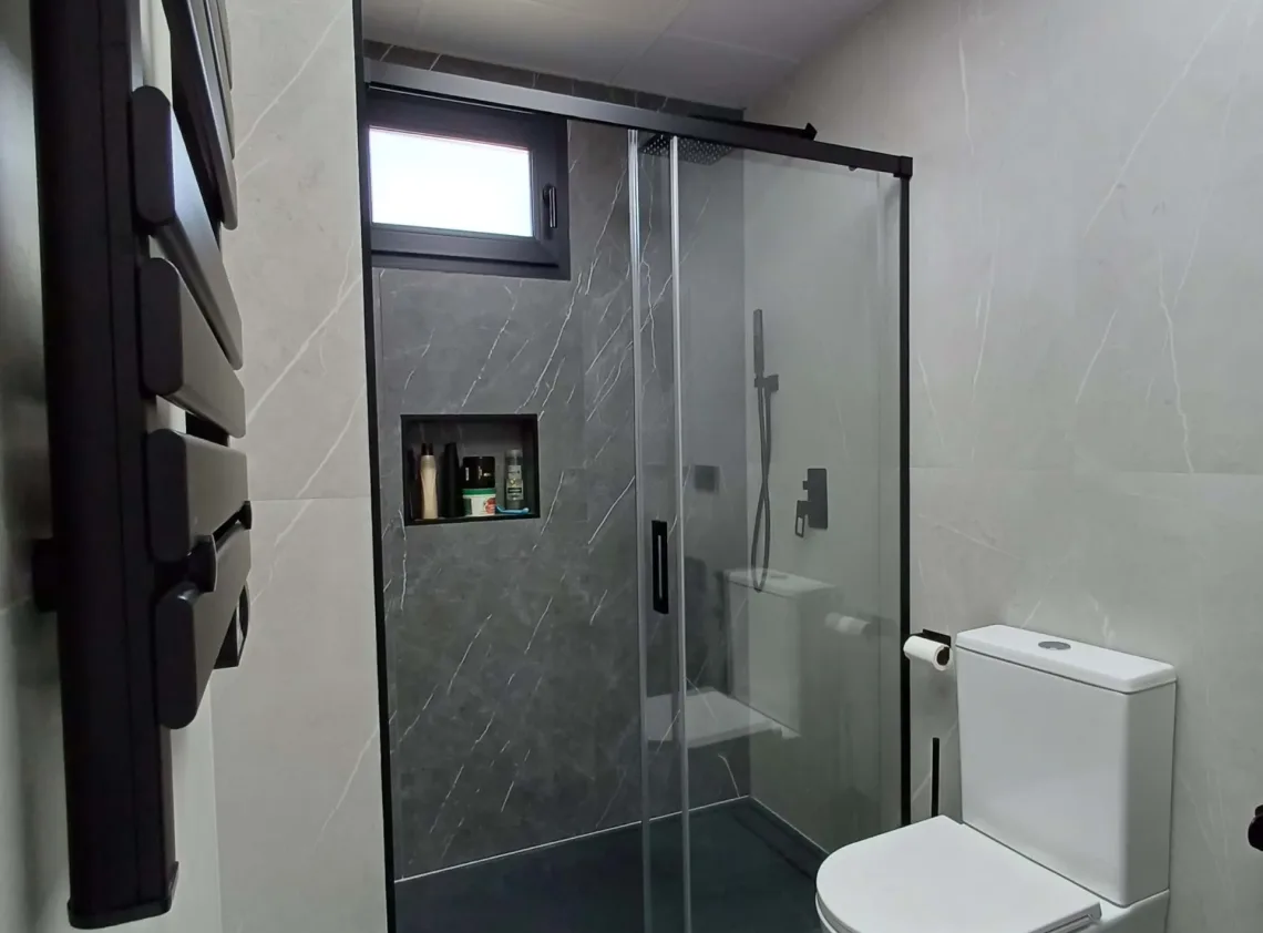 ducha y váter del proyecto Noguera, realizado por CLP Design