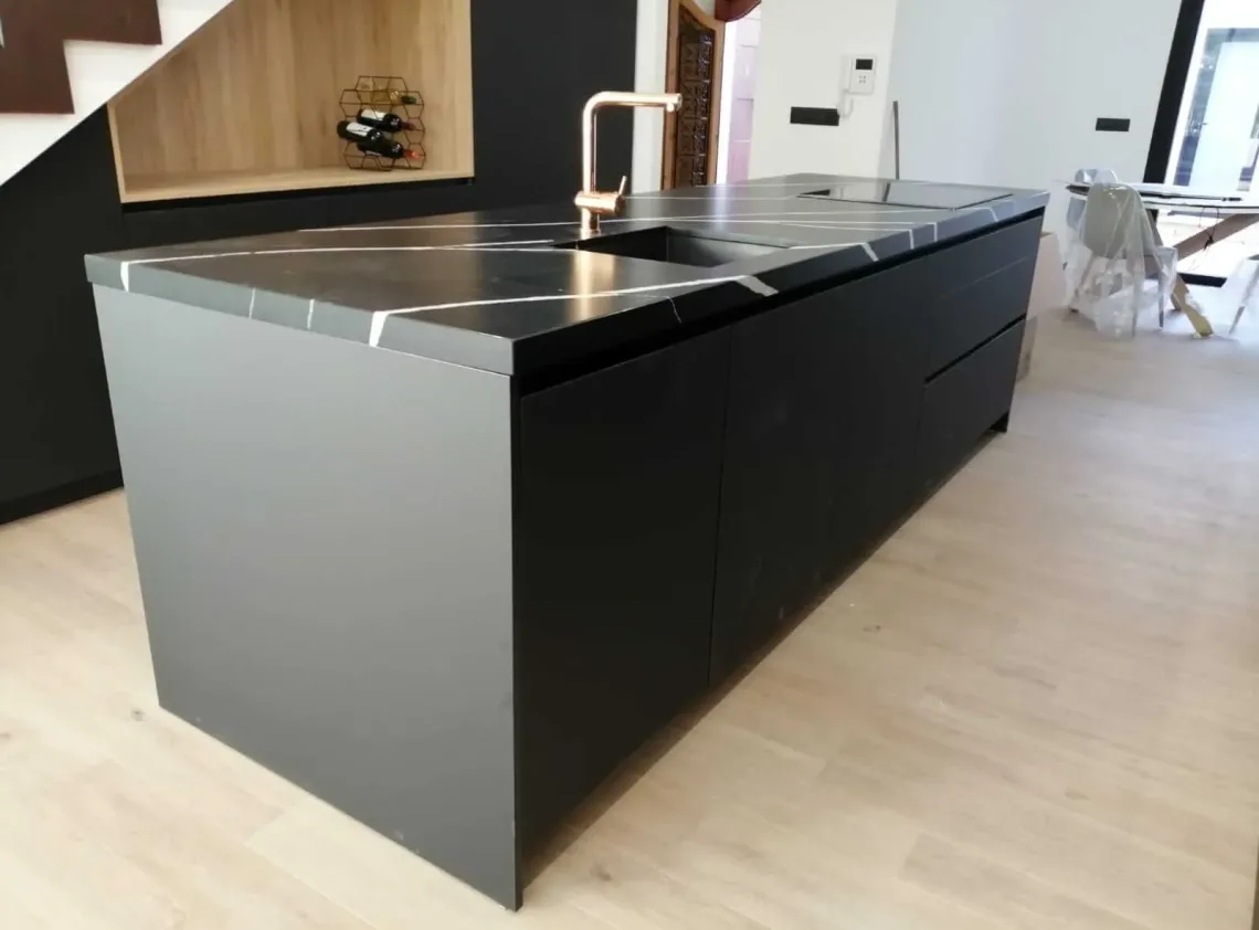 barra central del proyecto Travesía del petril, realizado por CLP Design