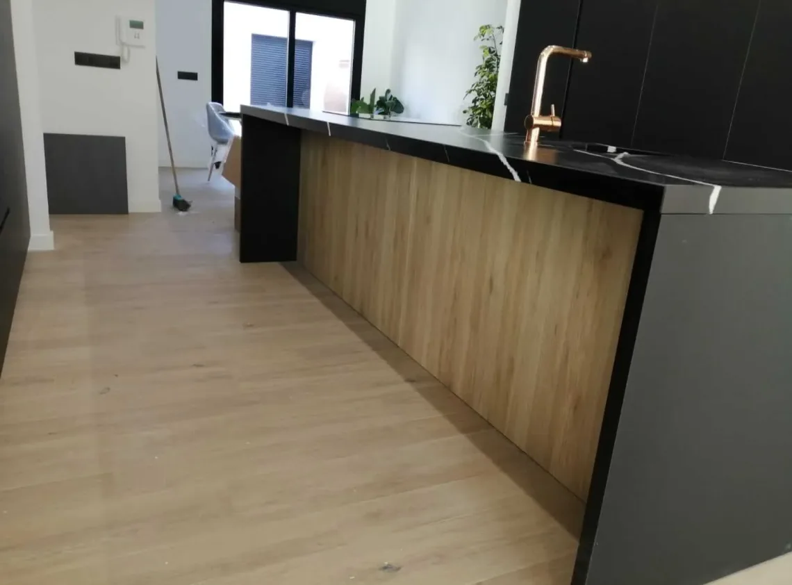 barra central del proyecto Travesía del petril, realizado por CLP Design